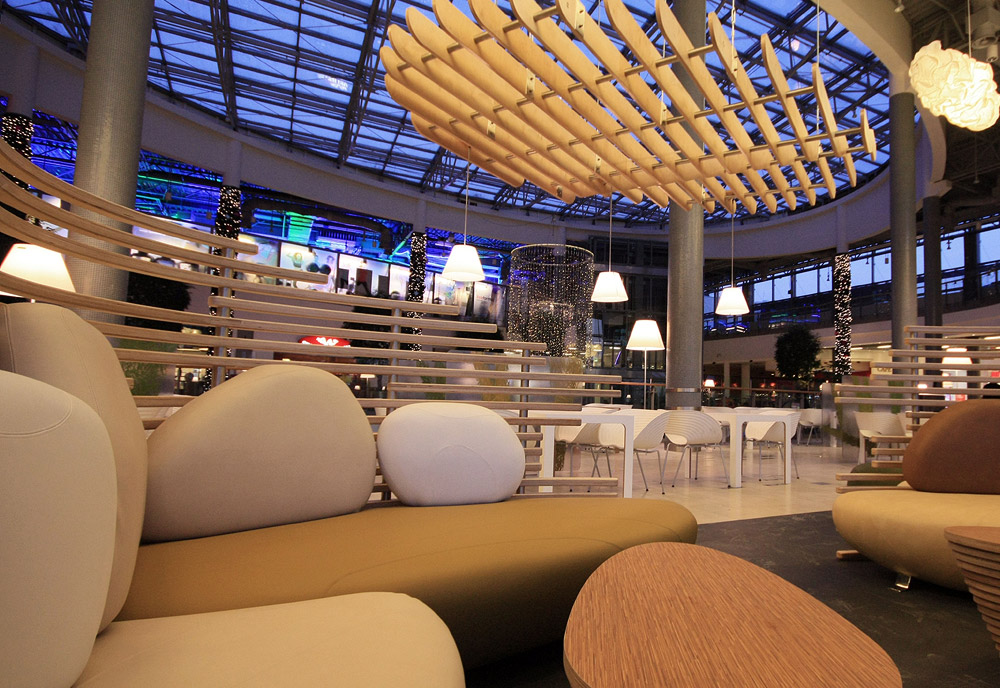 FOOD COURT IN  FORUM SHOPPING CENTRE IN GLIWICE / ZALEWSKI ARCHITECTURE GROUP