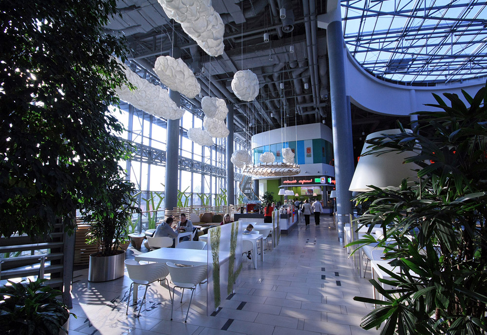 FOOD COURT IN  FORUM SHOPPING CENTRE IN GLIWICE / ZALEWSKI ARCHITECTURE GROUP
