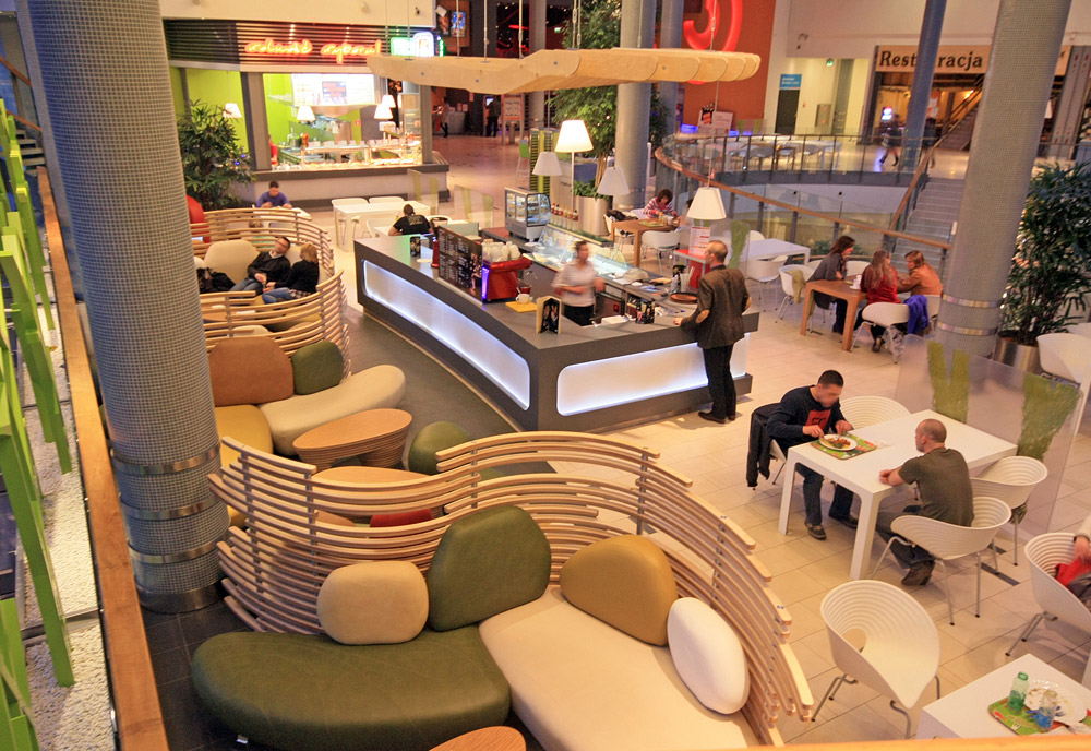 FOOD COURT IN  FORUM SHOPPING CENTRE IN GLIWICE / ZALEWSKI ARCHITECTURE GROUP