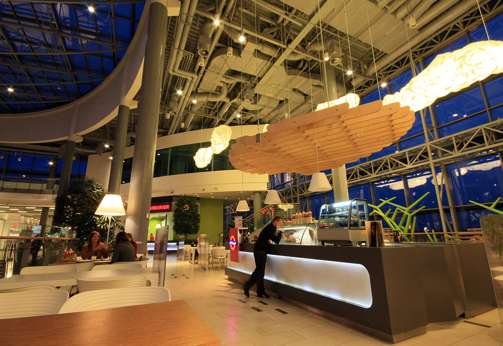 FOOD COURT IN  FORUM SHOPPING CENTRE IN GLIWICE / ZALEWSKI ARCHITECTURE GROUP