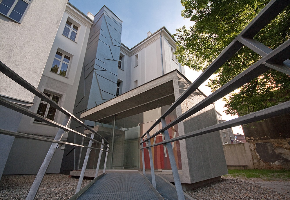STREFA WEJŚCIOWA PRZY ZSO 10 W GLIWICACH / ZALEWSKI ARCHITECTURE GROUP
